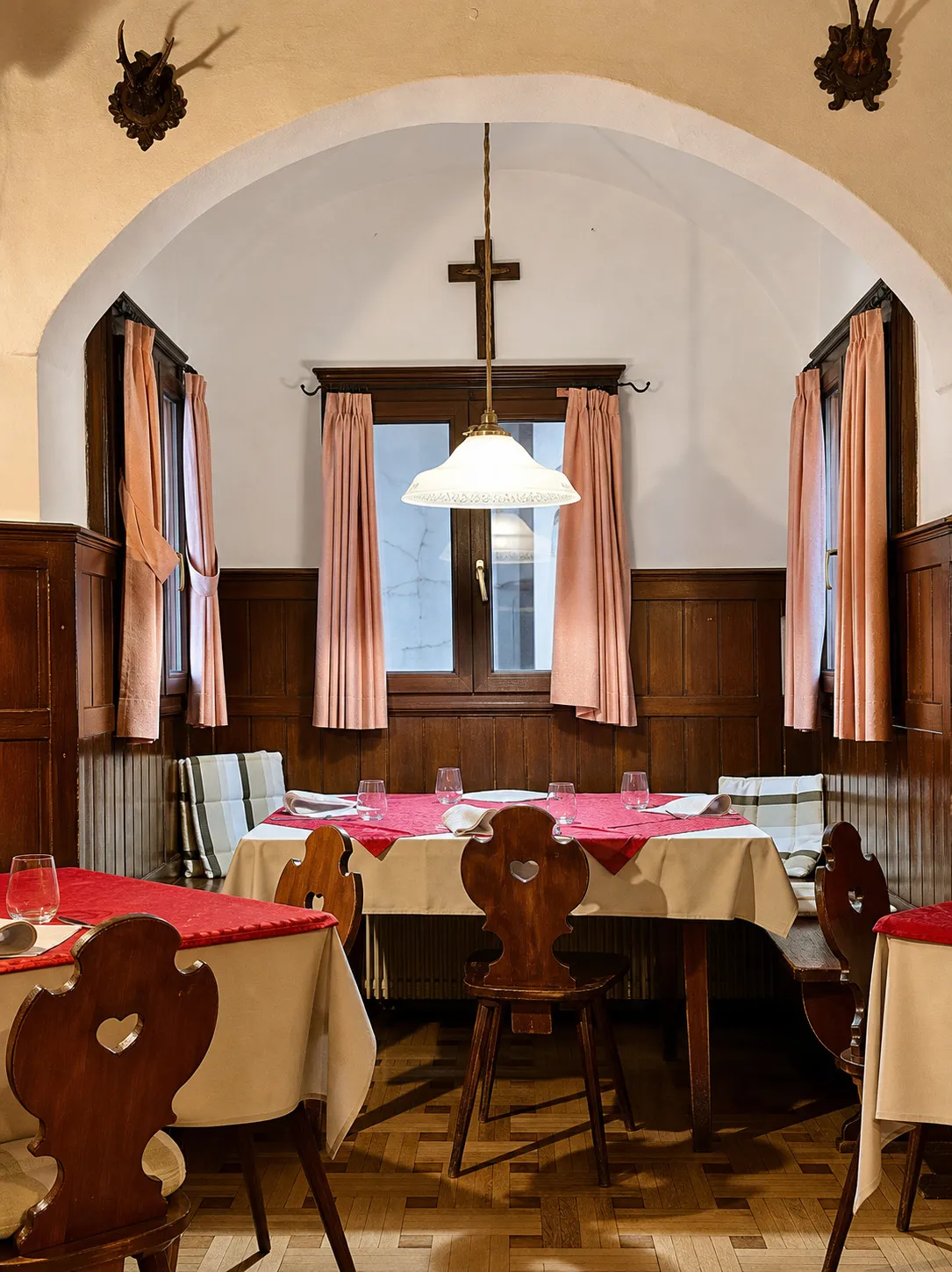 Stube tradizionale con rivestimento in legno